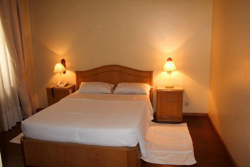 Portucalense Bed and Breakfast OOporto Esterno foto