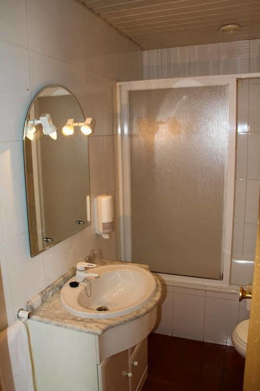 Portucalense Bed and Breakfast OOporto Esterno foto